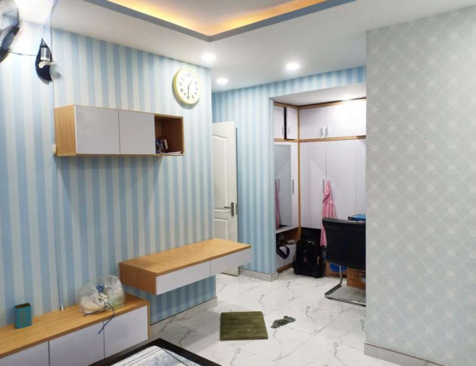 Sử dụng giấy dán tường / décor tường thay vì sửa chữa tốn kém