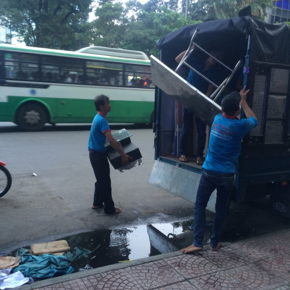 Nhân viên dịch vụ chuyển nhà trọn gói quận Gò Vấp tại công ty Thành Tâm