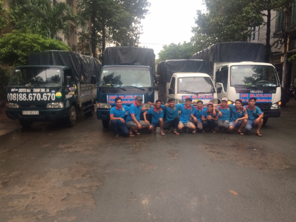 Nhân viên Dịch vụ thuê xe tải giá rẻ HCM tại Thành Tâm