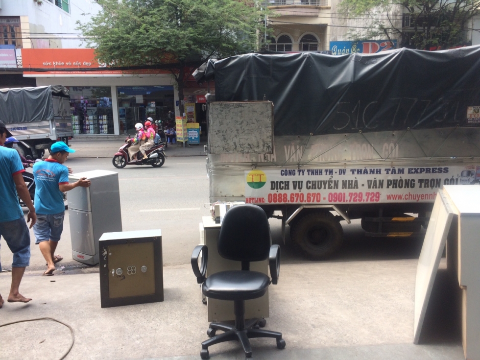 Dịch vụ thuê xe tải giá rẻ TPHCM tại công ty chuyển nhà Thành Tâm