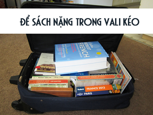 Mẹo gói sách, báo trong vali kéo để di chuyển dễ dàng hơn. 