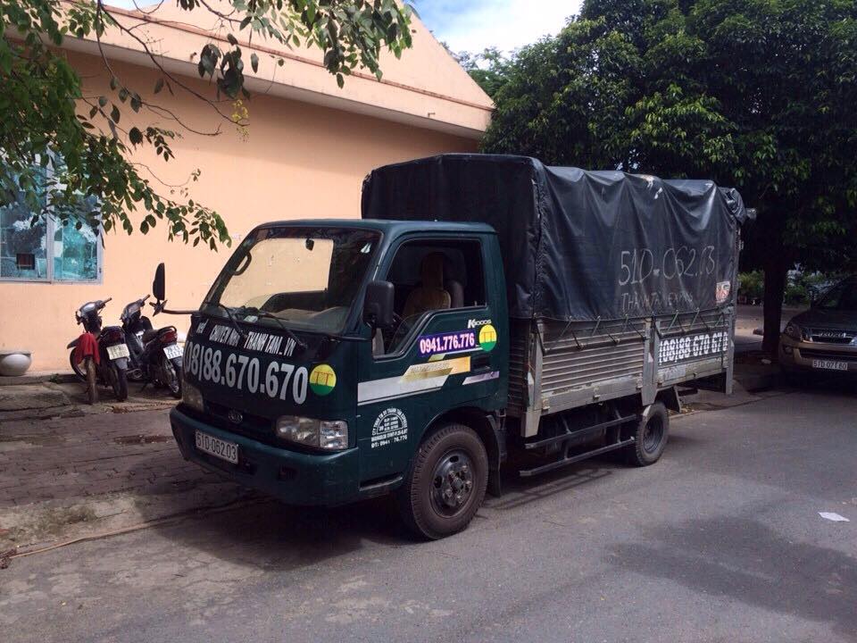 Mẫu xe tải 1 tấn chở hàng công ty Thành Tâm phù hợp với mọi địa hình di chuyển. 